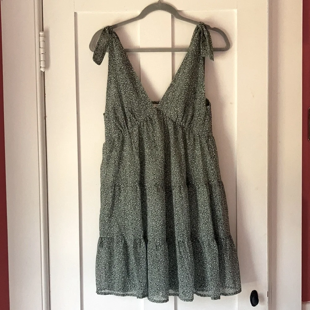 Flowy Summer Dress size S, muted green leopard print, polyester, brand: BaeVely. - Picture 5 of 6